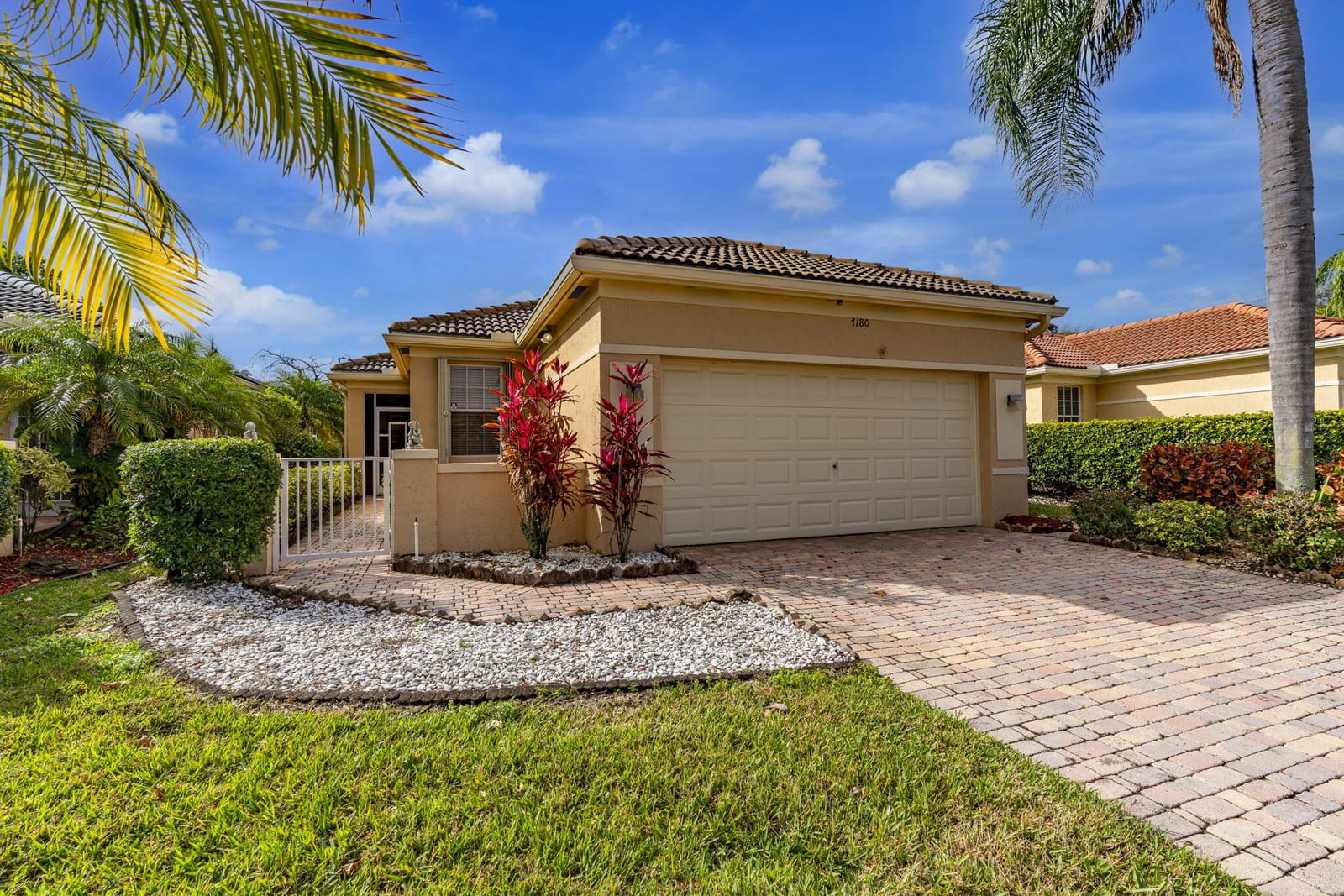 7180 Cataluna Circle — photo 3