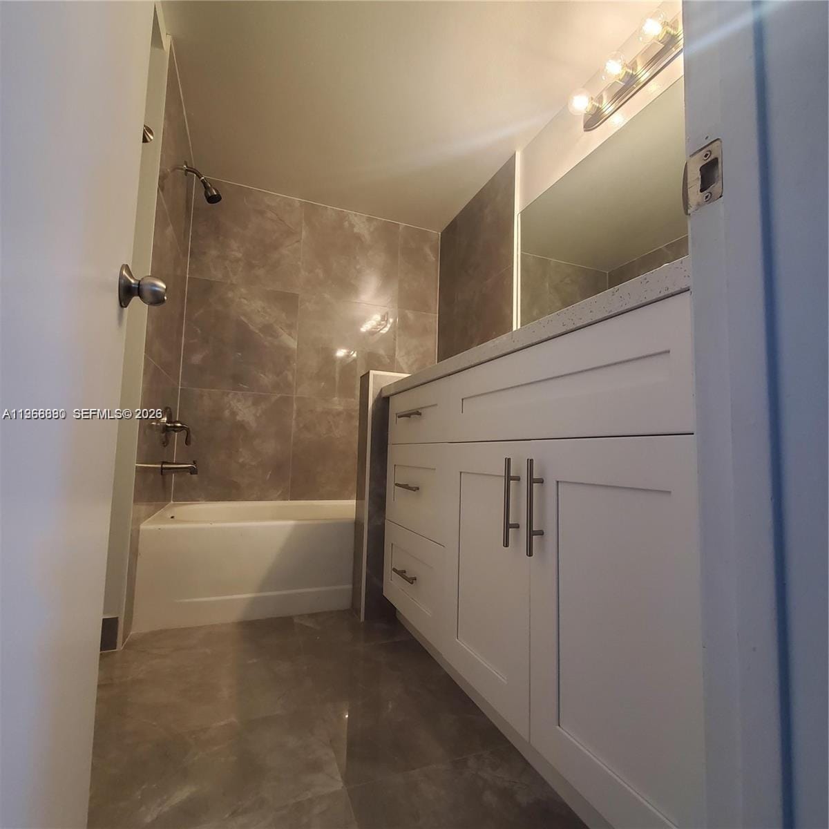 929 Hamilton Drive 929F — photo 7