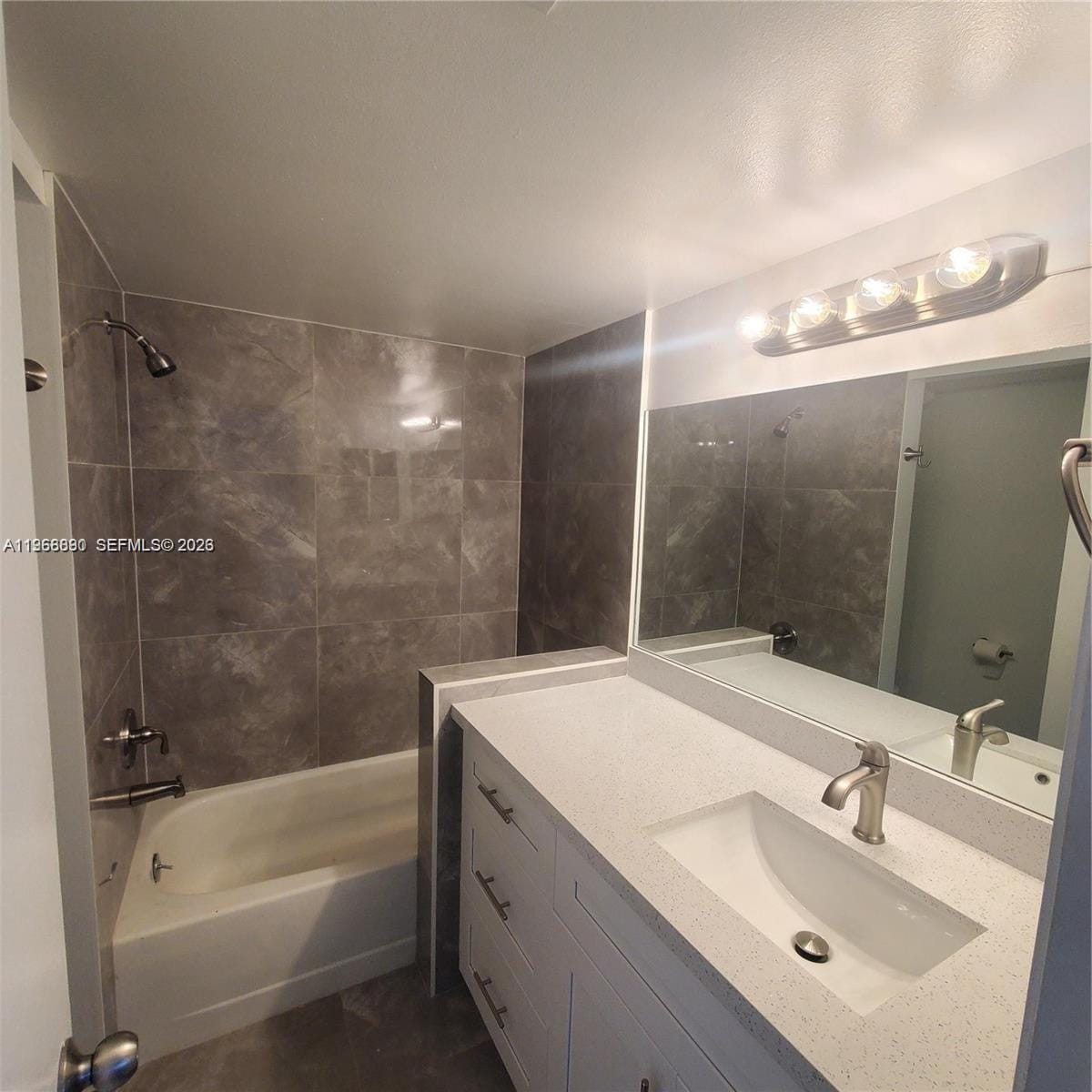 929 Hamilton Drive 929F — photo 8
