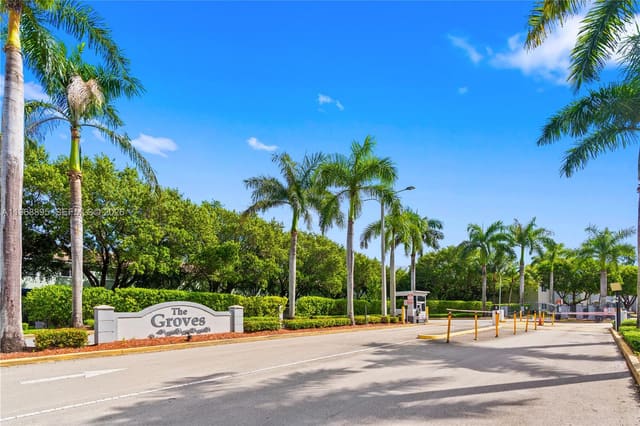 1621 SE 30th Street -, sold in Venetia Grove, Homestead, FL