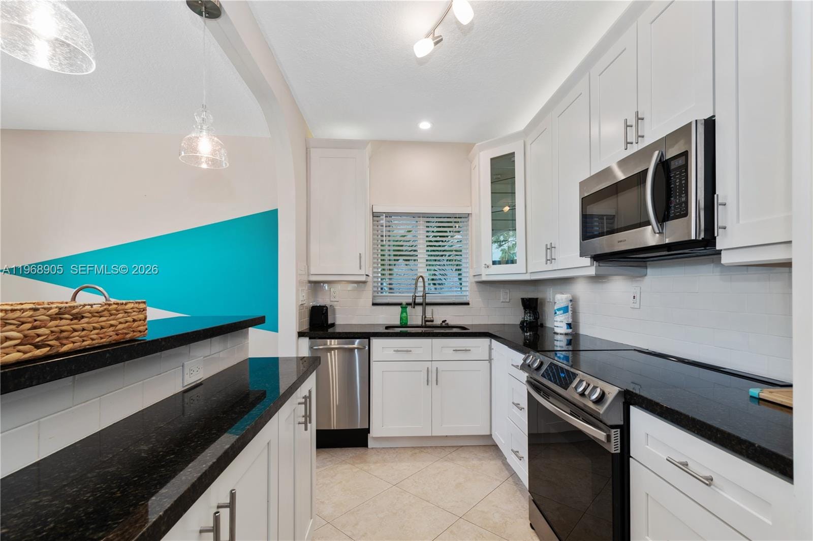 1633 Tyler Street — photo 8