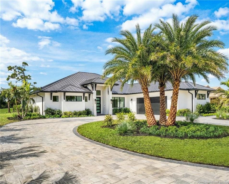 Pending home at 5101 SE Burning Tree Circle, Stuart, FL 34997