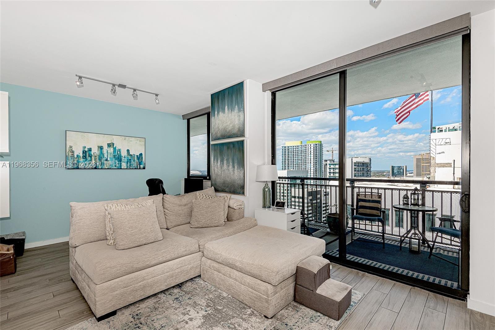 999 SW 1st Avenue 3215 — photo 4