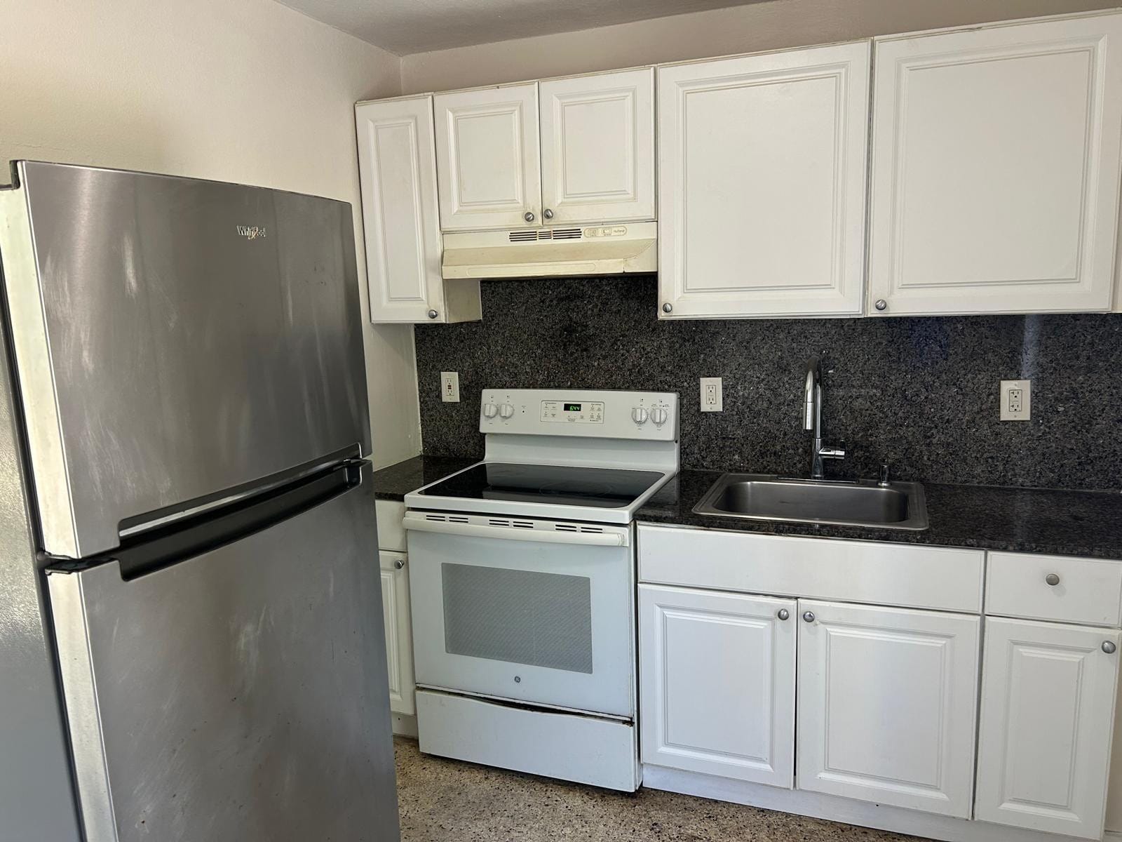 709 8th Street B — photo 3