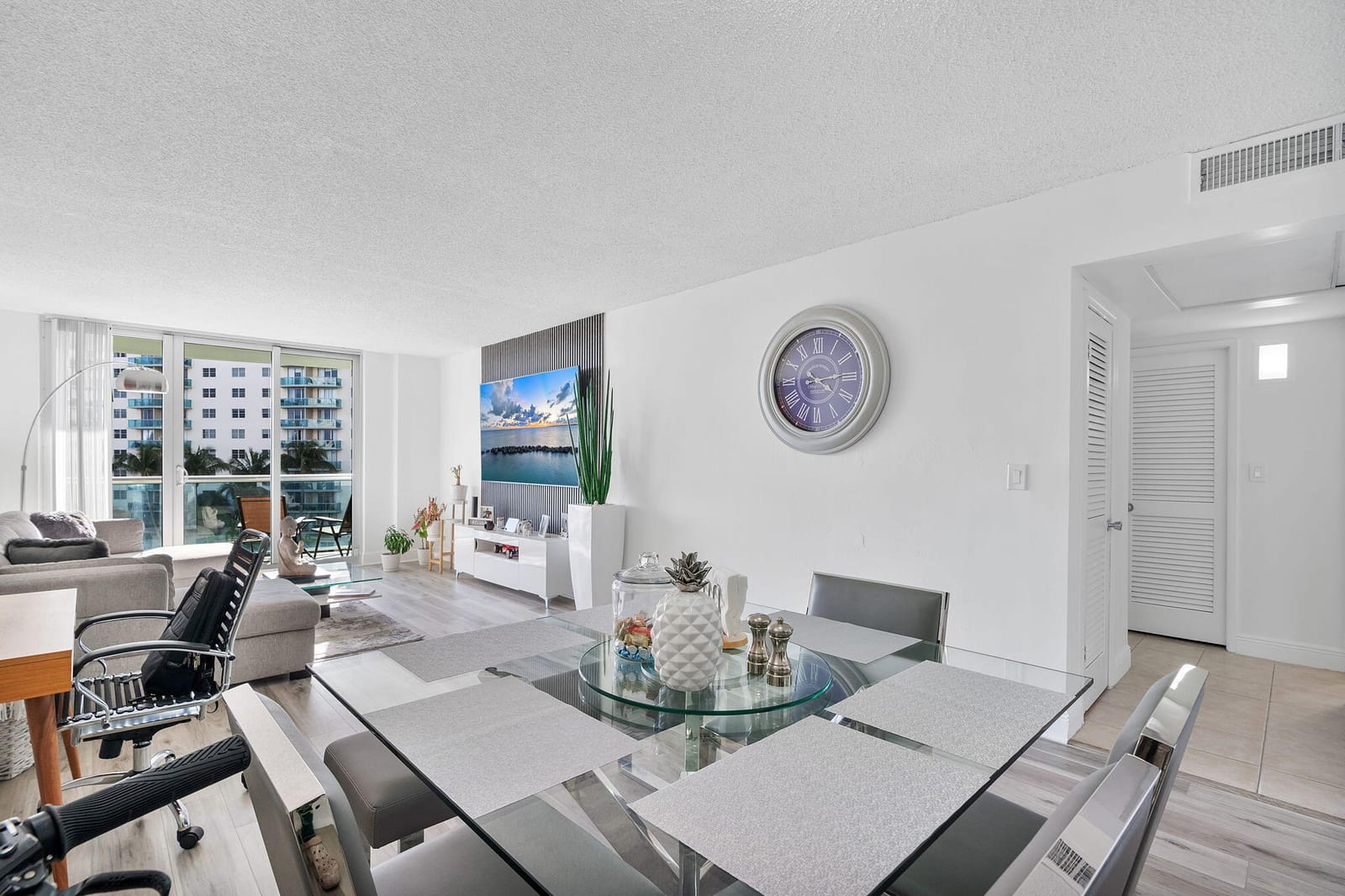 19380 Collins Avenue 523 — photo 2