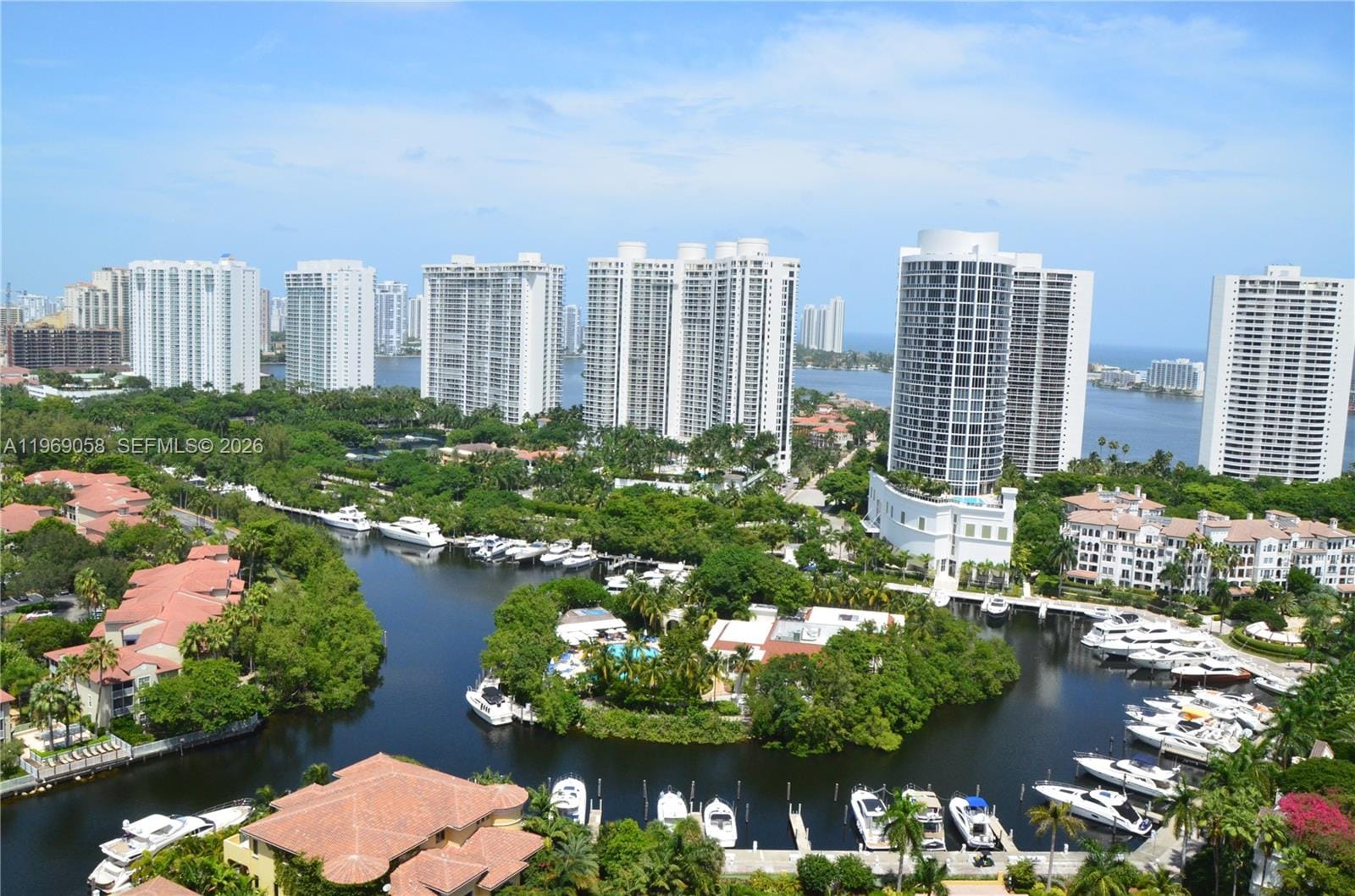 1000 W Island Boulevard 2909, Aventura, FL 33160 photo 2