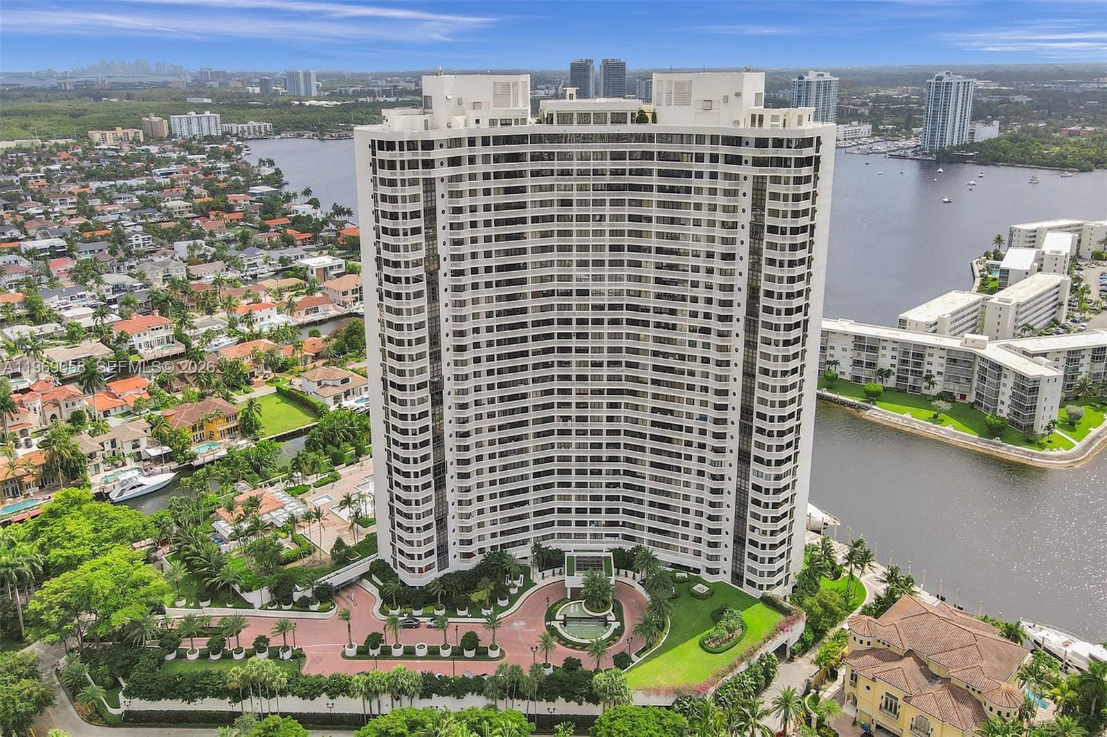 1000 W Island Boulevard 2909, Aventura, FL 33160 photo 4