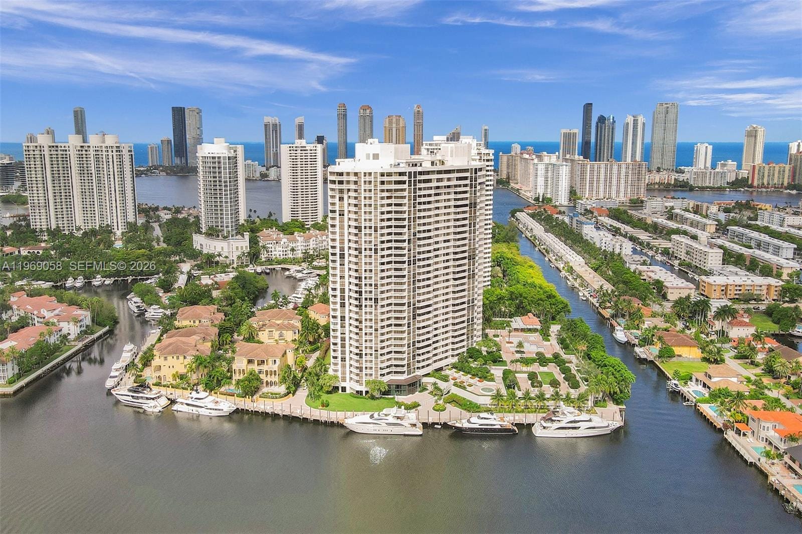 1000 W Island Boulevard 2909, Aventura, FL 33160 photo 5