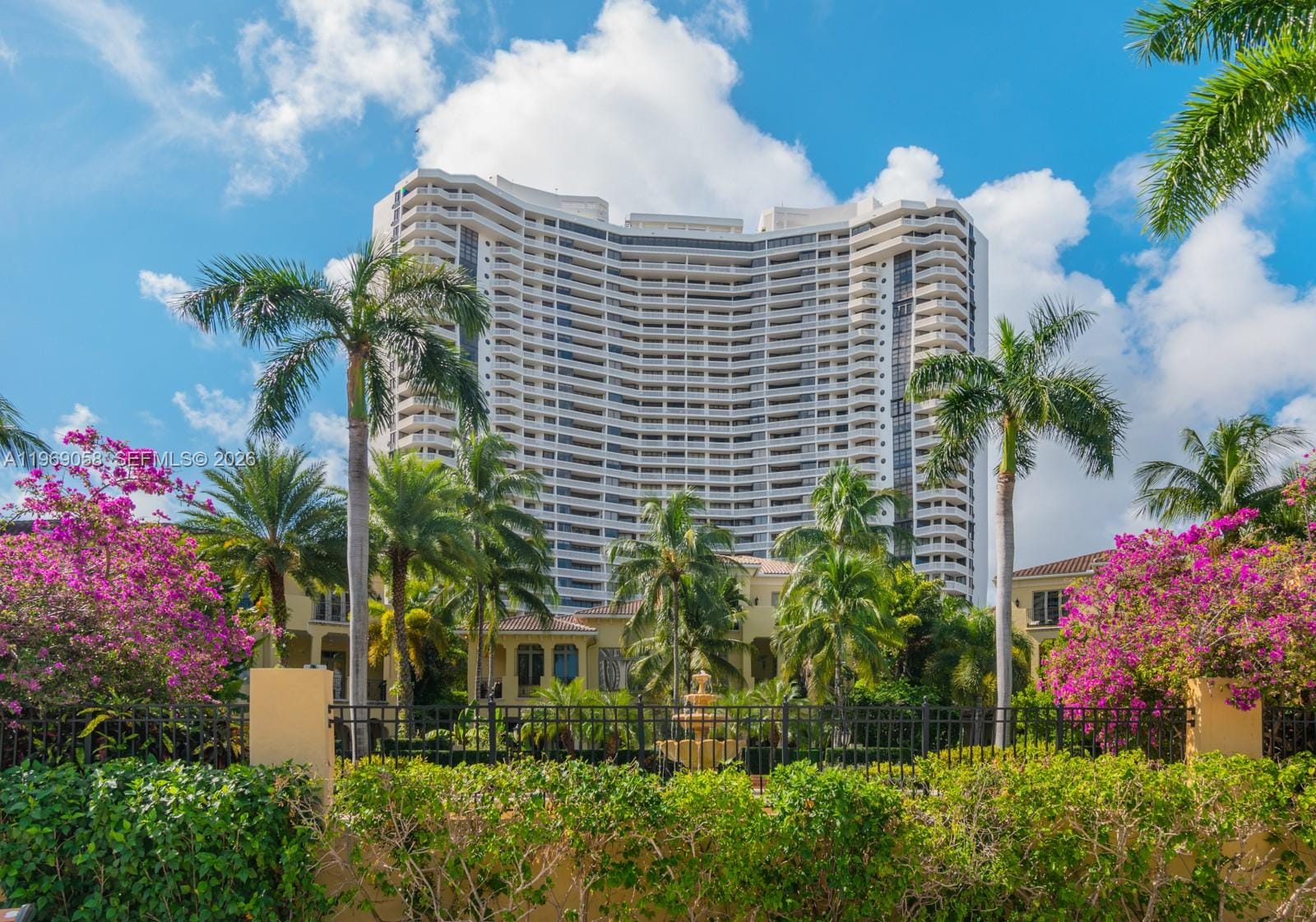 1000 W Island Boulevard 2909, Aventura, FL 33160 photo 7