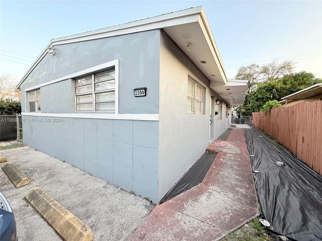 2306 Simms Street, sold in Liberia, Hollywood, FL