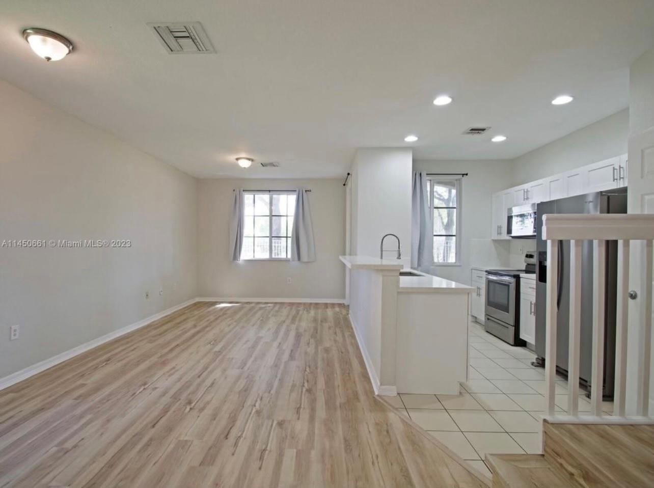 6030 SW 19th Place — photo 2