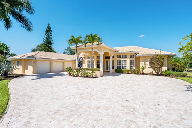 8668 Marlamoor Lane, sold in Bay Hill Estates, Palm Beach Gardens, FL