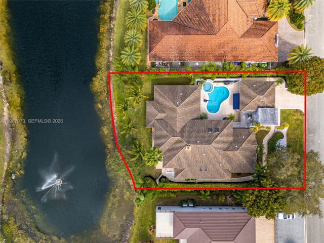 622 E Enclave Circle E, Pembroke Pines, FL 33027