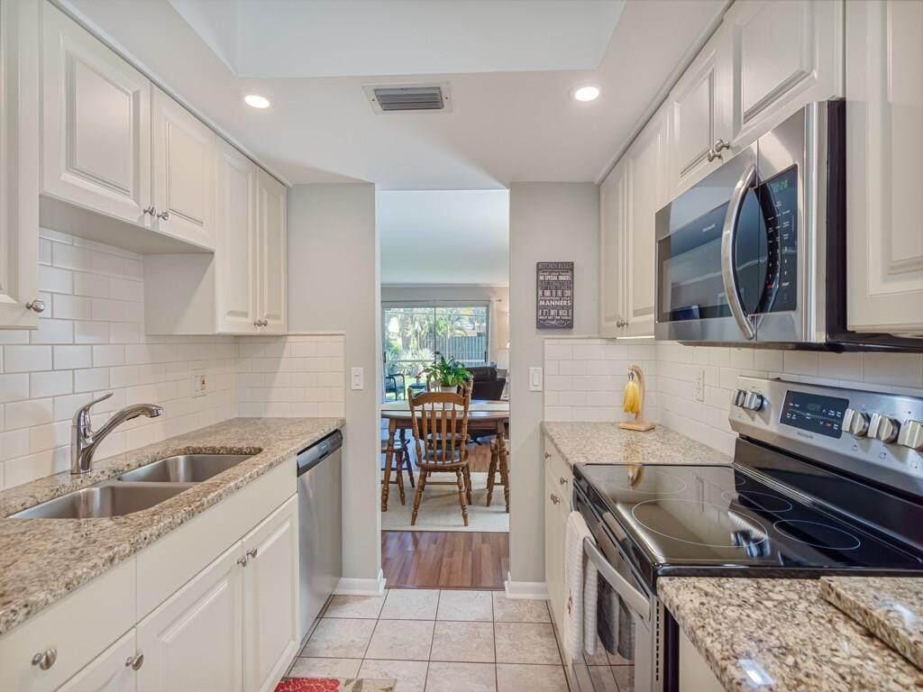 1166 6th Avenue B7, Vero Beach, FL 32960 photo 8