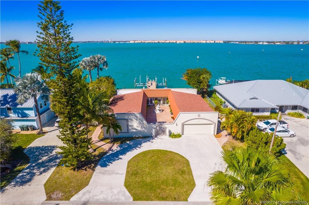 1811 Bayshore Drive — photo 1