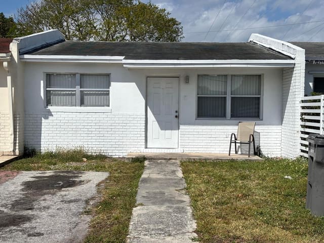 5441 SW 36th Street, sold in Lynn Park, West Park, FL