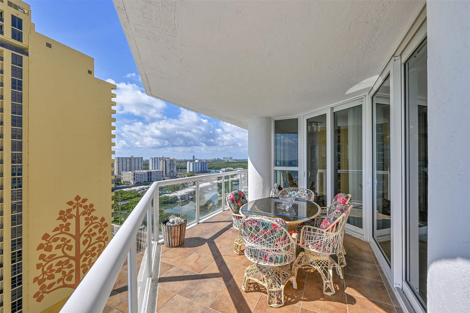 16425 Collins Avenue 2011 — photo 4