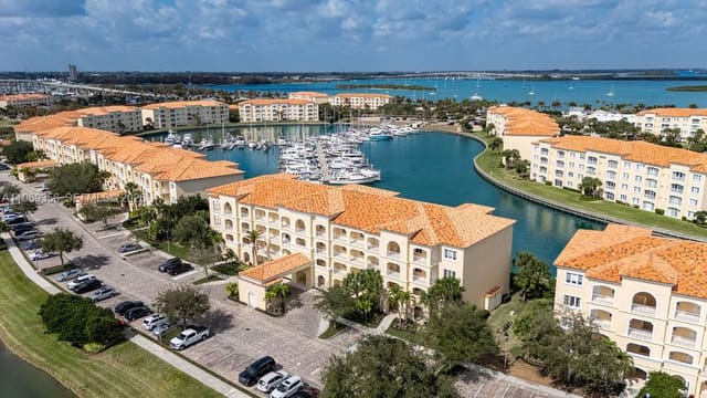 17 Harbour Isle Drive W 103, Fort Pierce, FL 34949