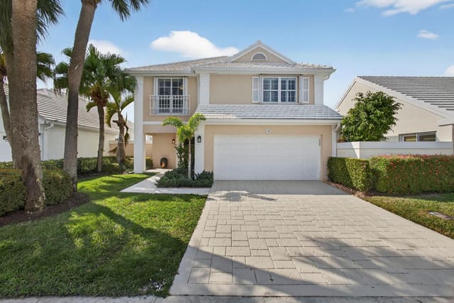 12 Wyndham Lane, sold in Barclay Club At Pga Natl, Palm Beach Gardens, FL