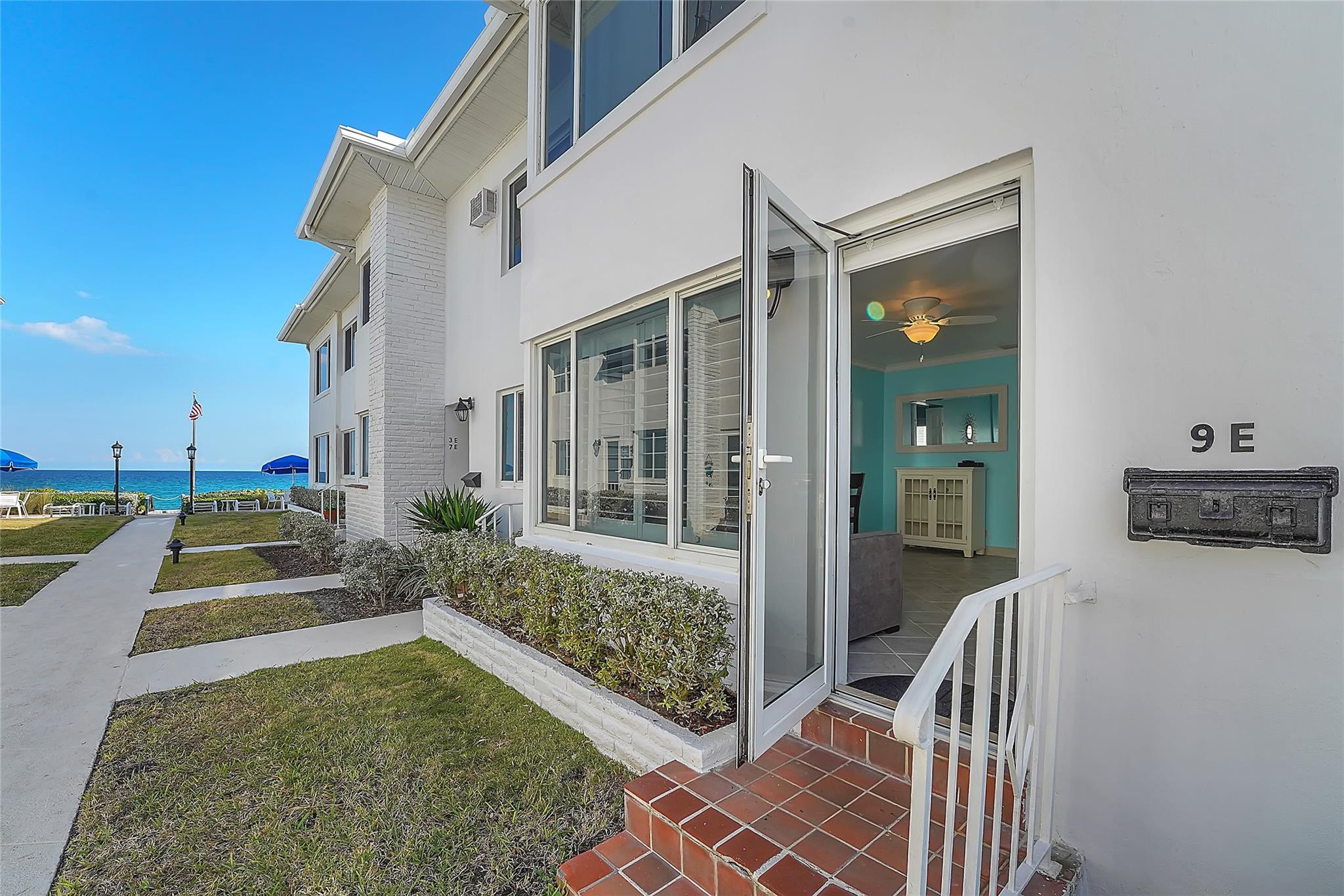 1187 Hillsboro Mile 9e — photo 2