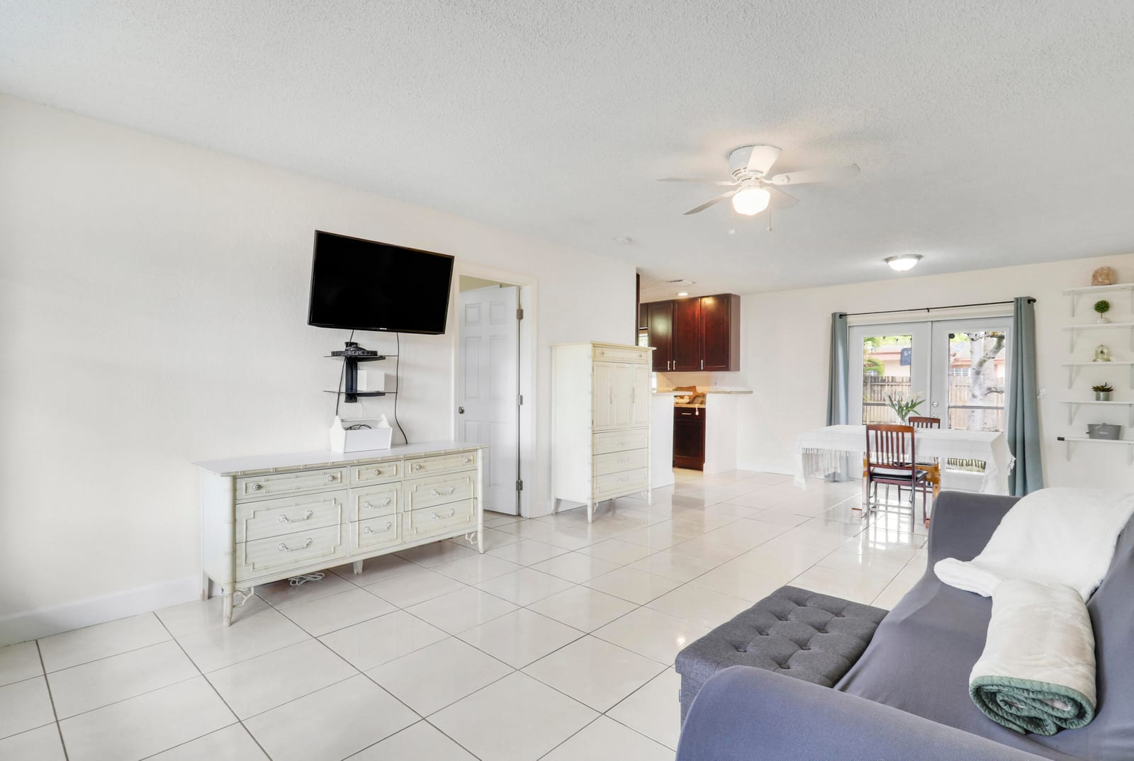 221 NW 39th Court — photo 3