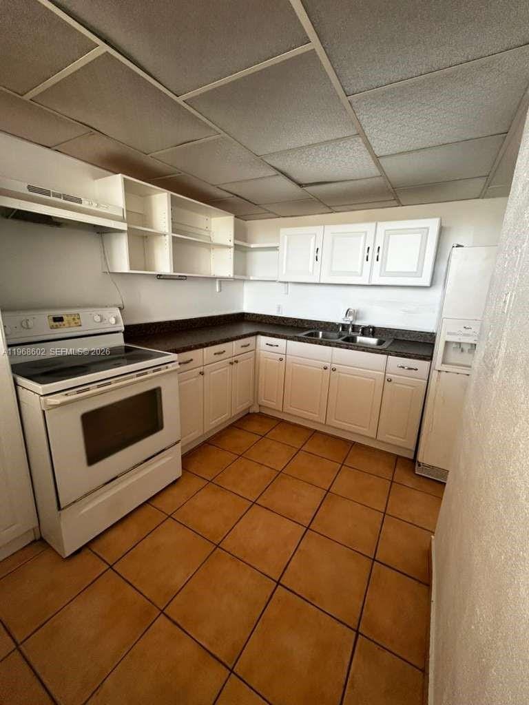 2025 NE 164th Street 918, North Miami Beach, FL 33162 photo 2