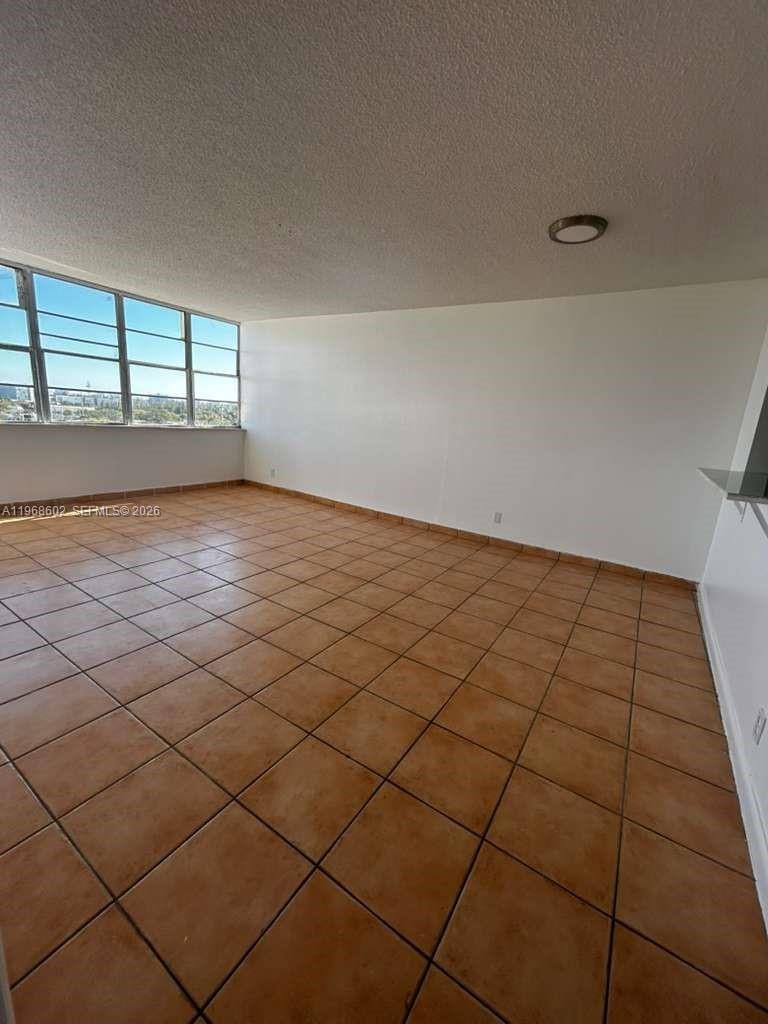 2025 NE 164th Street 918, North Miami Beach, FL 33162 photo 3