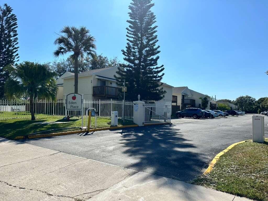 637 Executive Center Drive N102 — photo 4