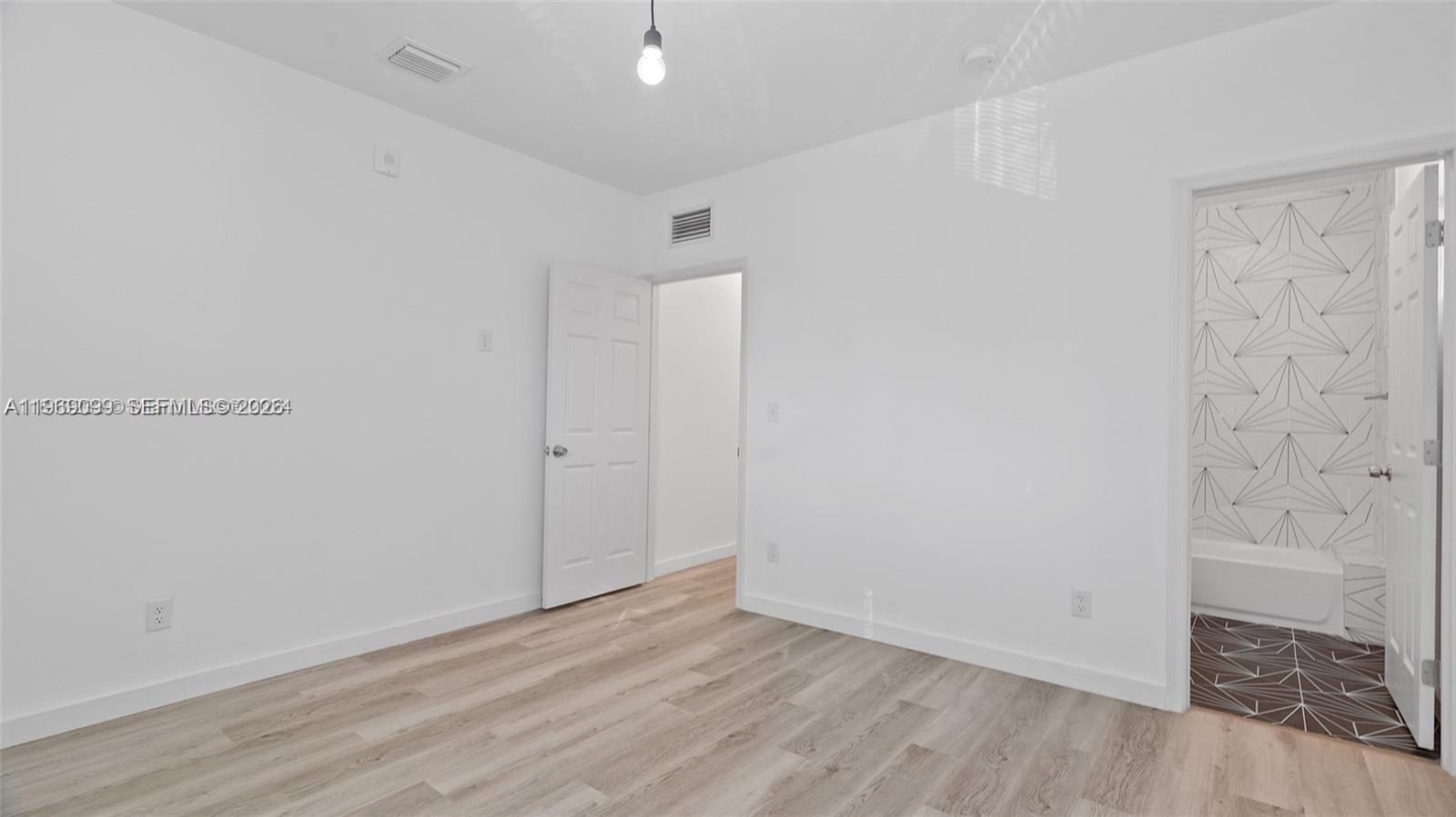 1561 Jefferson Avenue — photo 12