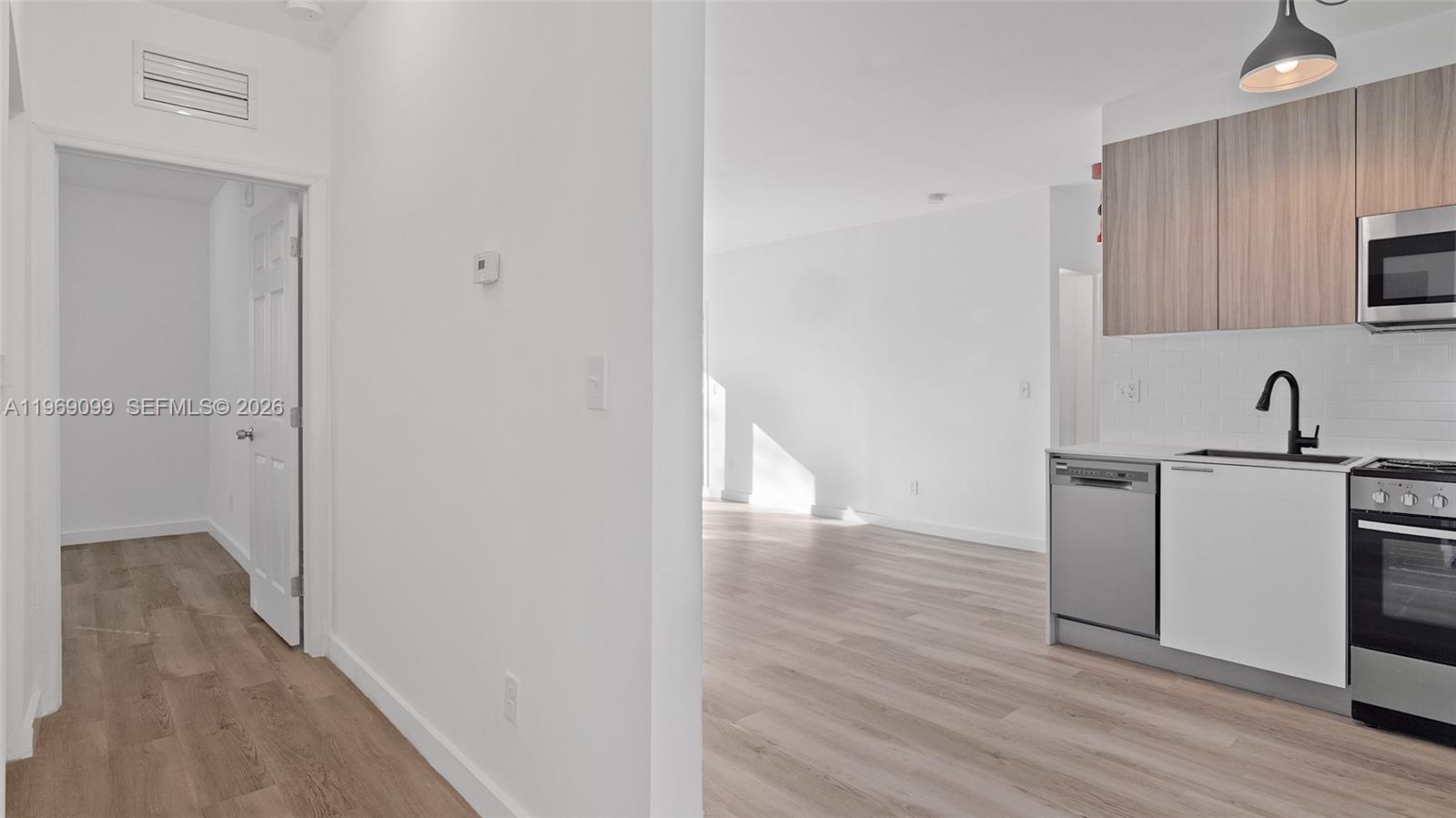 1561 Jefferson Avenue — photo 10