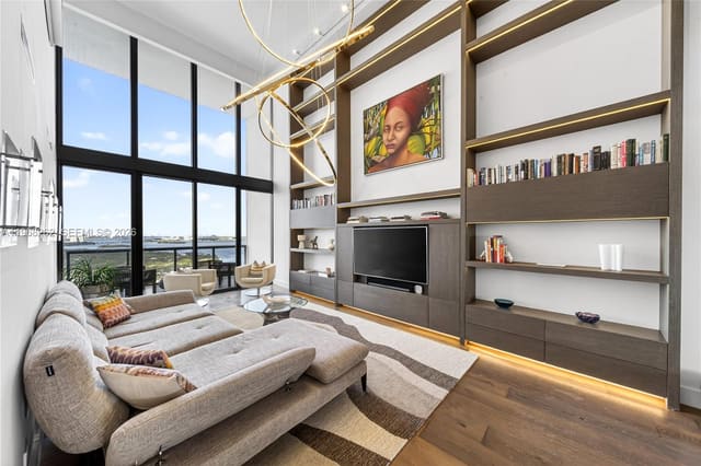 601 NE 36th Street 3407, Blue, Miami, FL