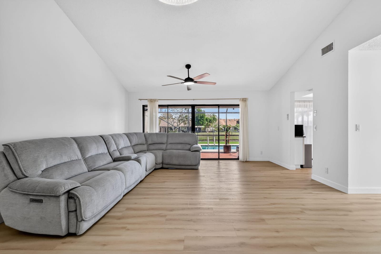 293 SW 28th Avenue, Delray Beach, FL 33445 photo 11