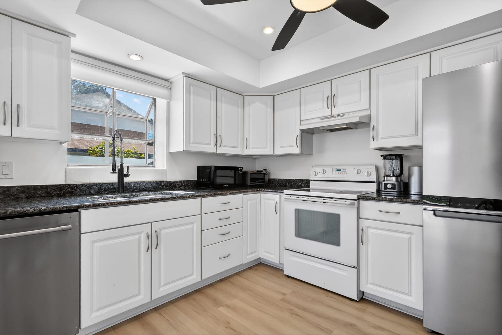 293 SW 28th Avenue, Delray Beach, FL 33445 photo 15