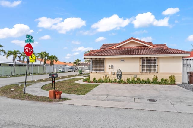 2597 W 73rd Place, sold in Alameda Jardins, Hialeah, FL
