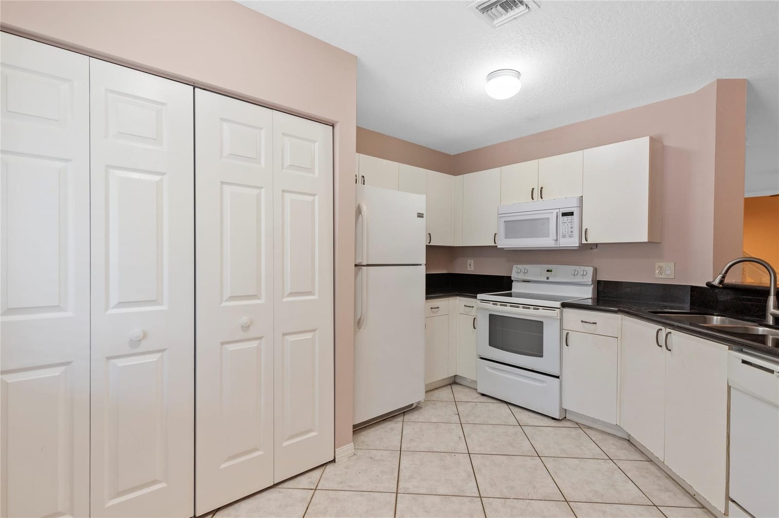 1186 SW 44th Avenue 1186 — photo 2