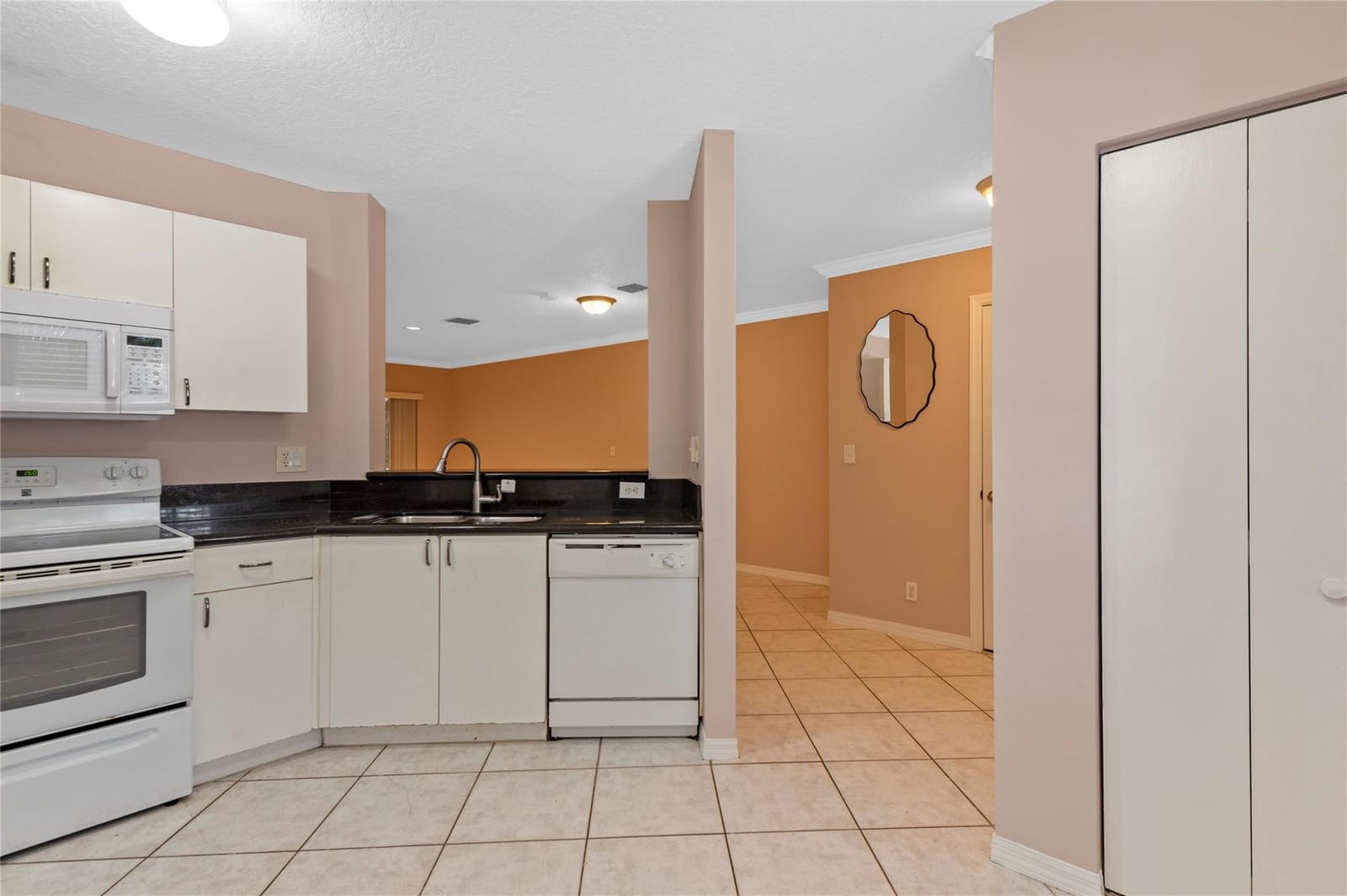 1186 SW 44th Avenue 1186 — photo 3