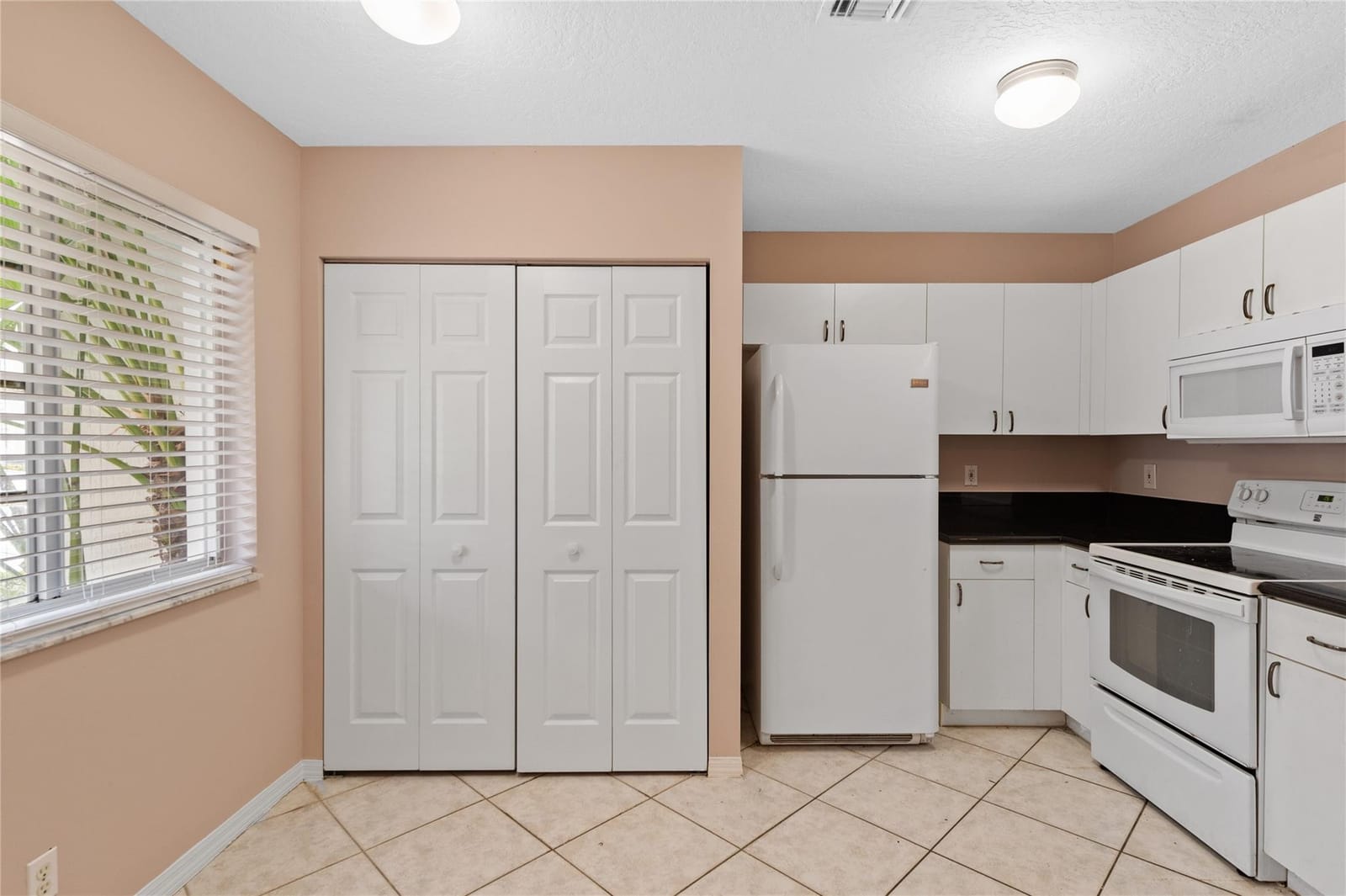 1186 SW 44th Avenue 1186 — photo 4
