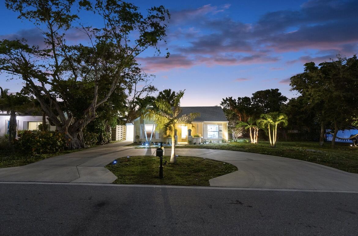 727 S Lake Drive, Lantana, FL 33462, Lantana