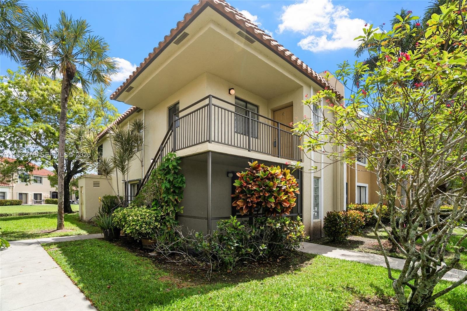 432 Lakeview Drive 201, Weston, FL 33326