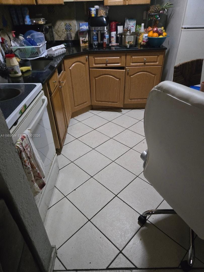 208 SW 1st Court — photo 2