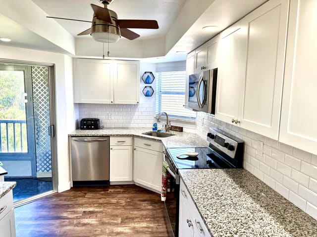3524 Via Poinciana 505, Lake Worth, FL 33467