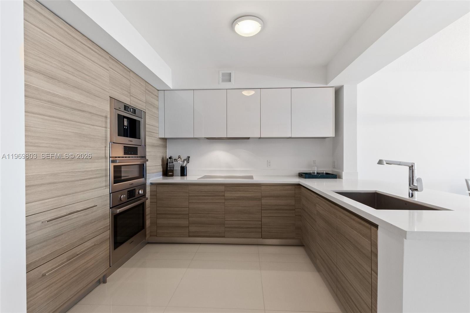 300 Sunny Isles Boulevard 4-2405, Sunny Isles Beach, FL 33160 photo 17