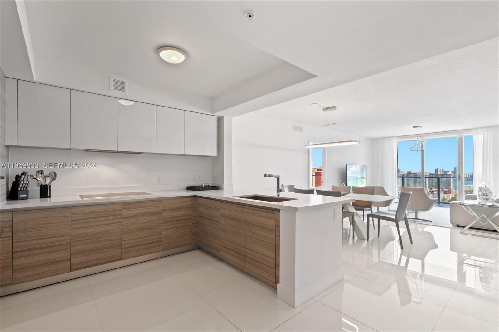 300 Sunny Isles Boulevard 4-2405, Sunny Isles Beach, FL 33160 photo 18