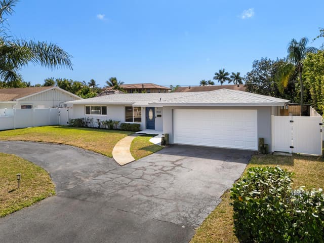 1042 SW 23rd Avenue, sold in Golfview Harbour 1st Sec, Boynton Beach, FL