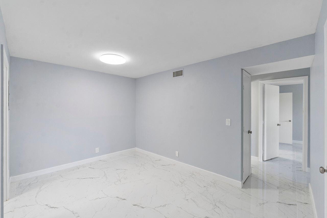 9960 Pineapple Tree Drive 107 — photo 5