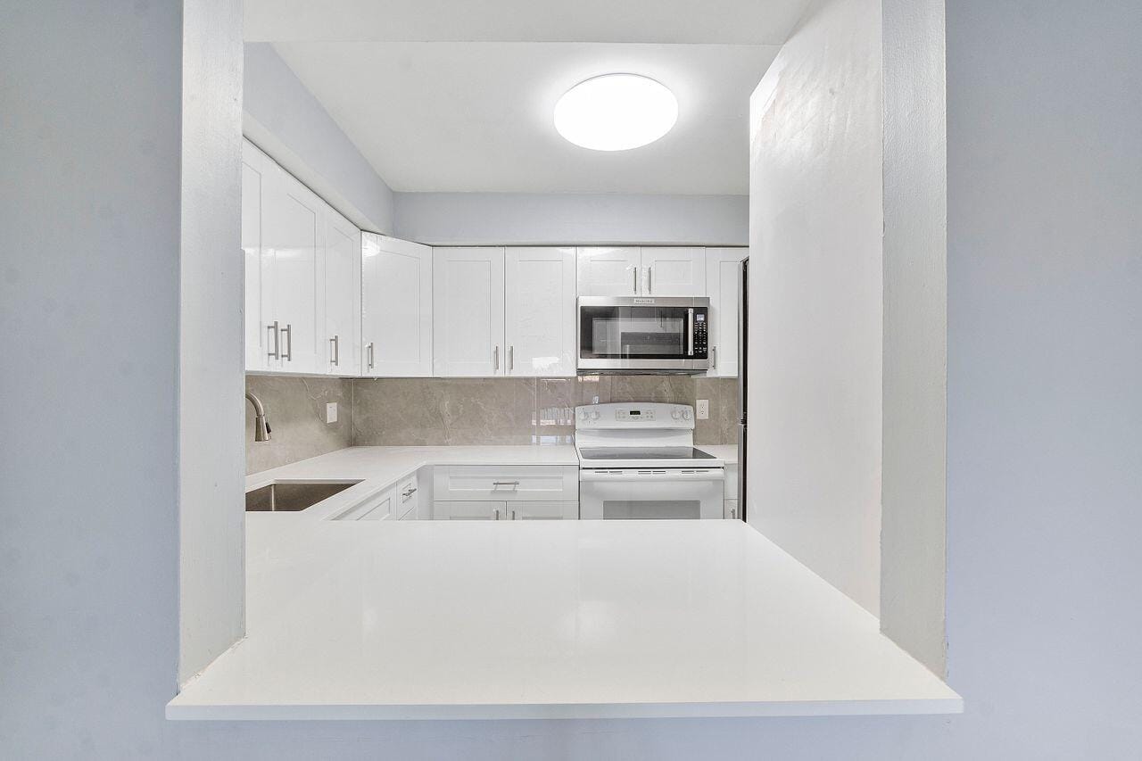 9960 Pineapple Tree Drive 107 — photo 6