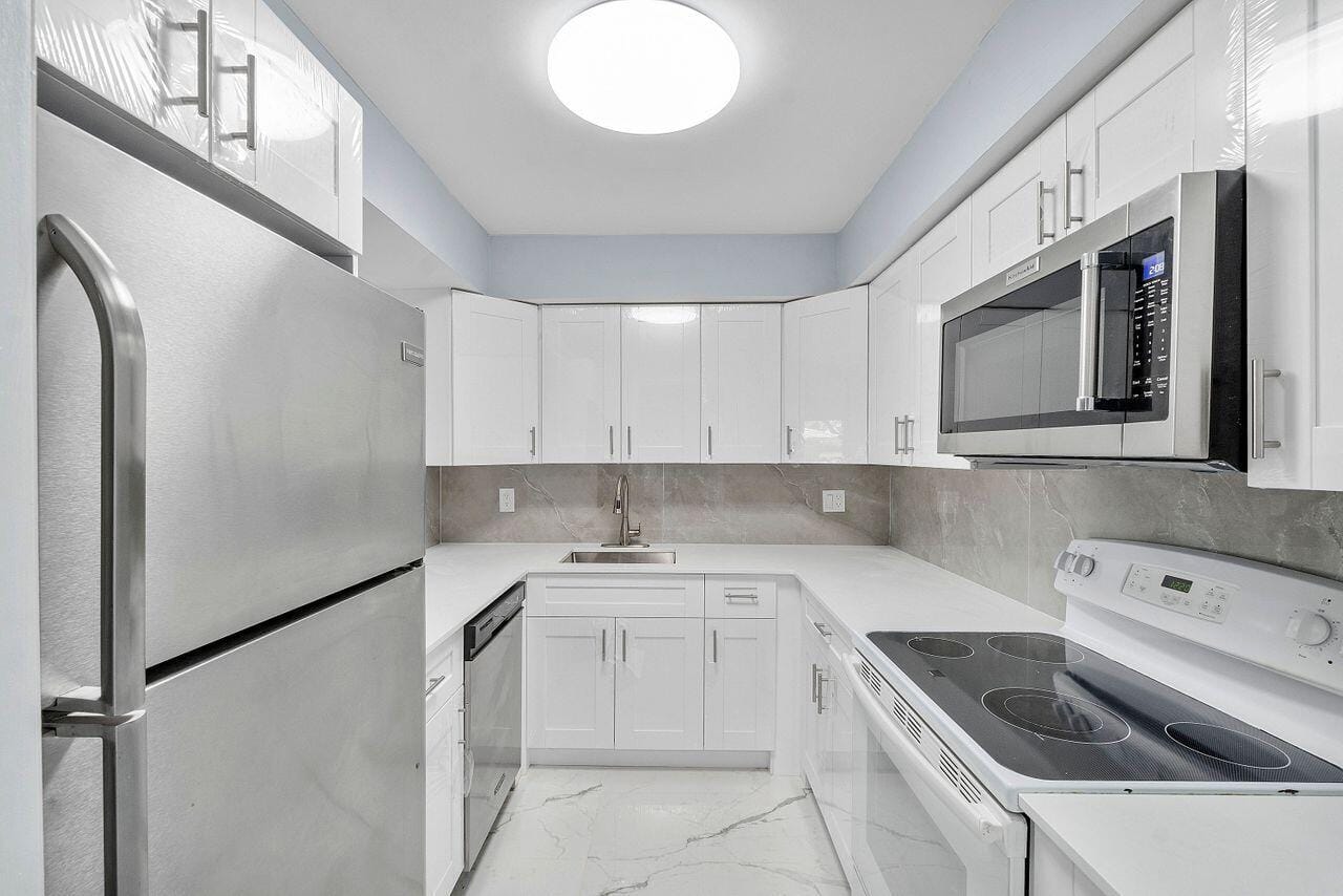 9960 Pineapple Tree Drive 107 — photo 7