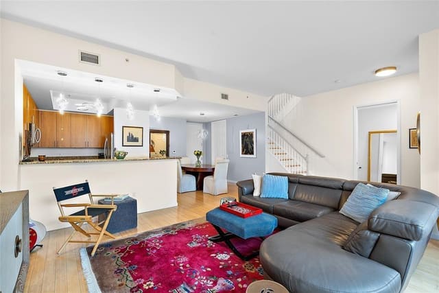 2633 NE 14th Avenue 112, sold in Wilton Station, Wilton Manors, FL