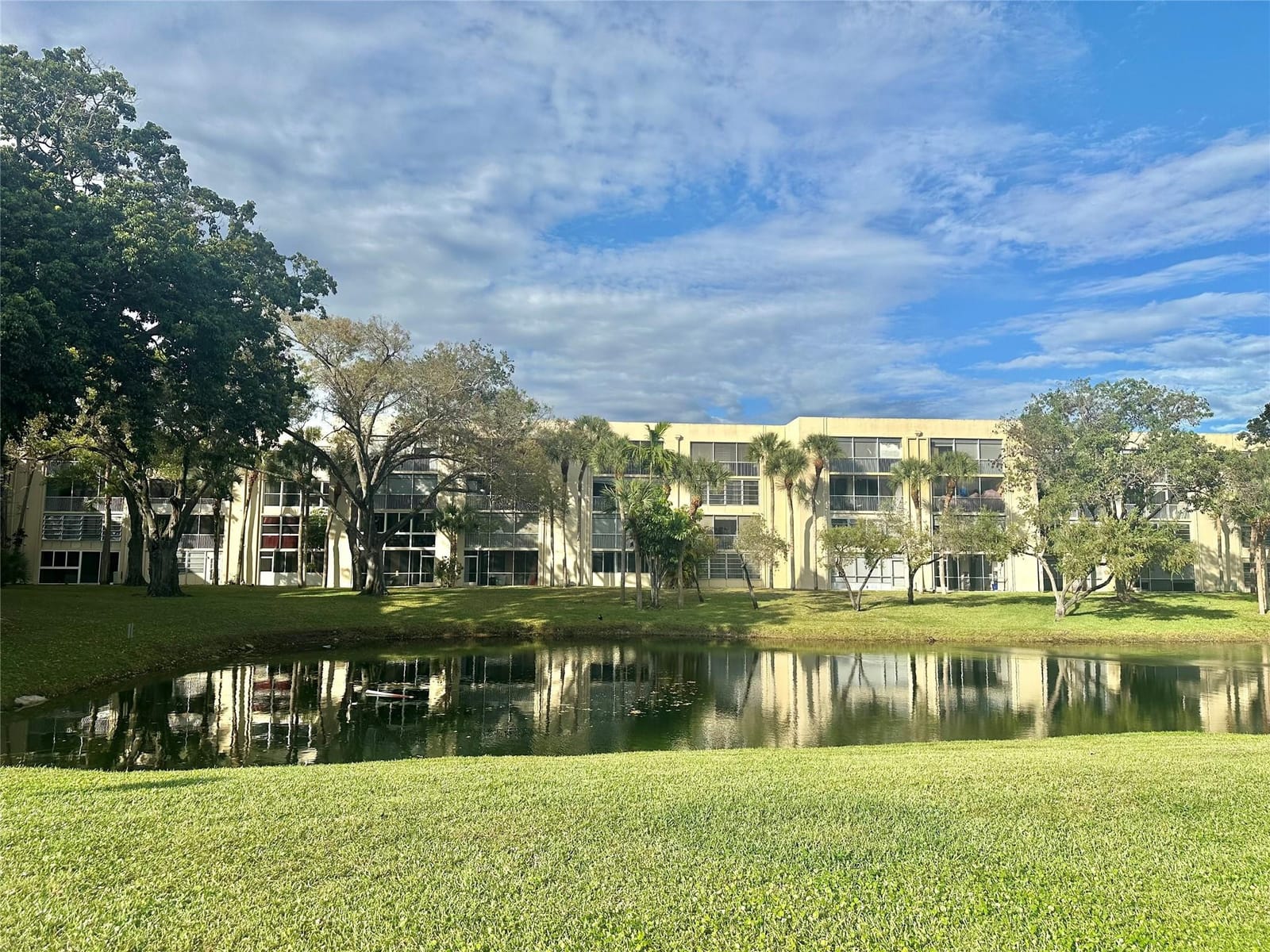 3341 NW 47th Terrace 306, Lauderdale Lakes, FL 33319