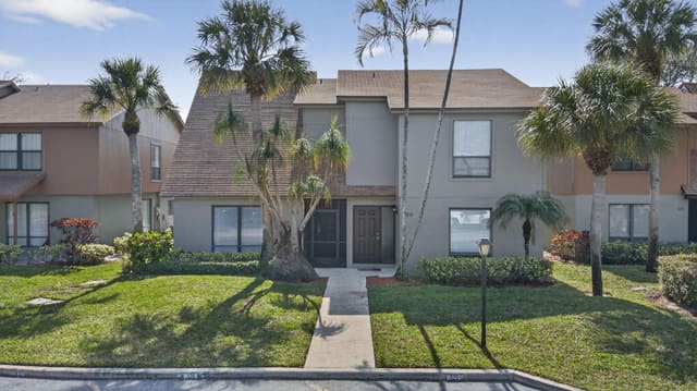 326 Sandtree Drive, sold in Sandtree, Palm Beach Gardens, FL